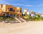 Palm Jumeirah Villa in Frond L by Deluxe Holiday Homes