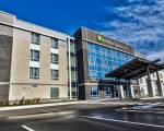 Holiday Inn Express & Suites Vaudreuil, an IHG Hotel