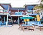 Sandbar Beachfront Hostel & Restaurant