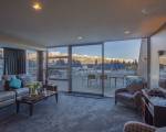 53 Shotover Apartment 302 by Staysouth