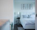 Applewood Suites - 2 BDRM King & Spadina